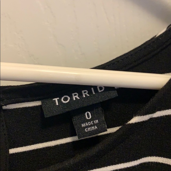 Torrid Top - Size 0 - Picture 2 of 2